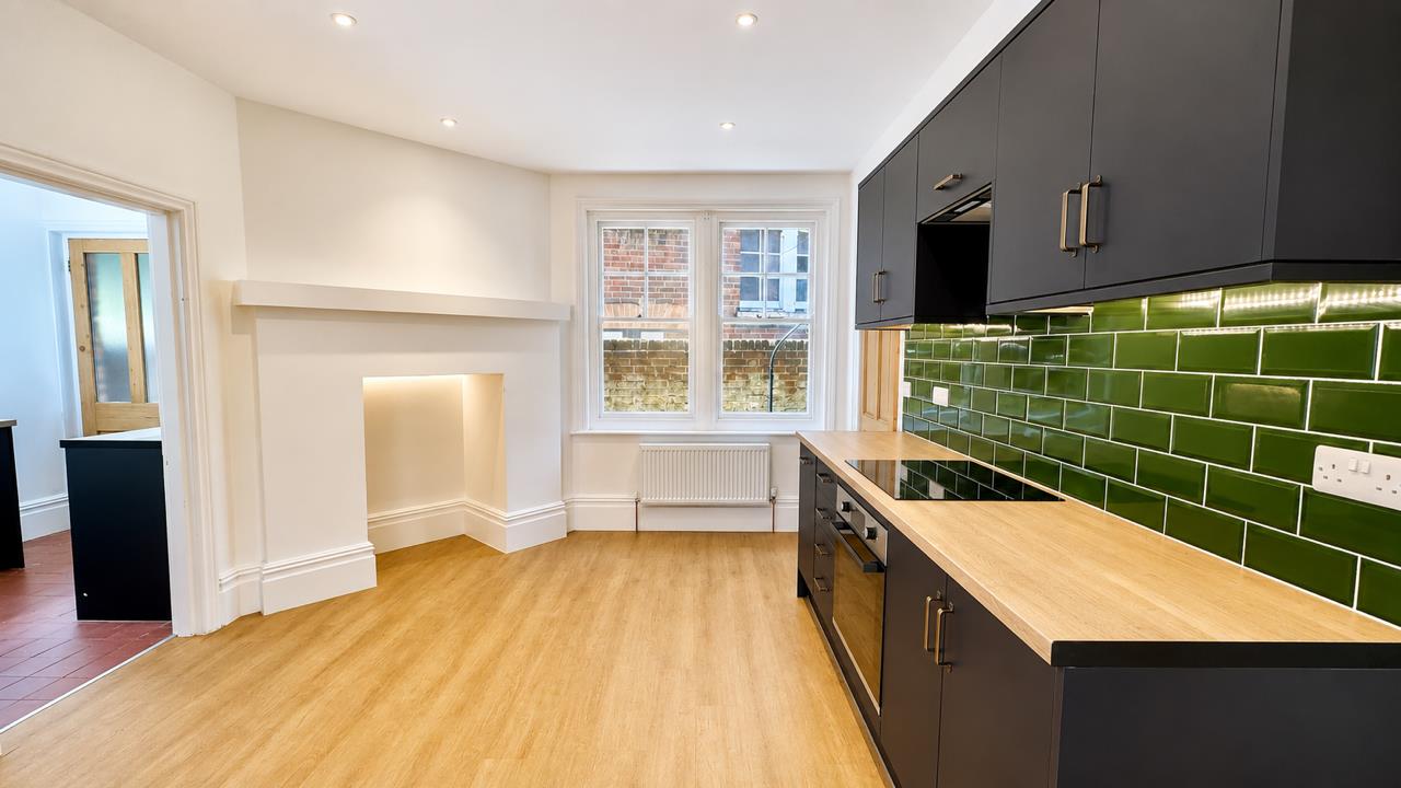 2 bed property in Lower Park Road, Hastings